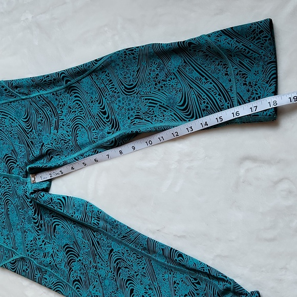 Lululemon, Activewear, Gym, Movement Crop Capri, 6  Green Black and Teal - Picture 4 of 7